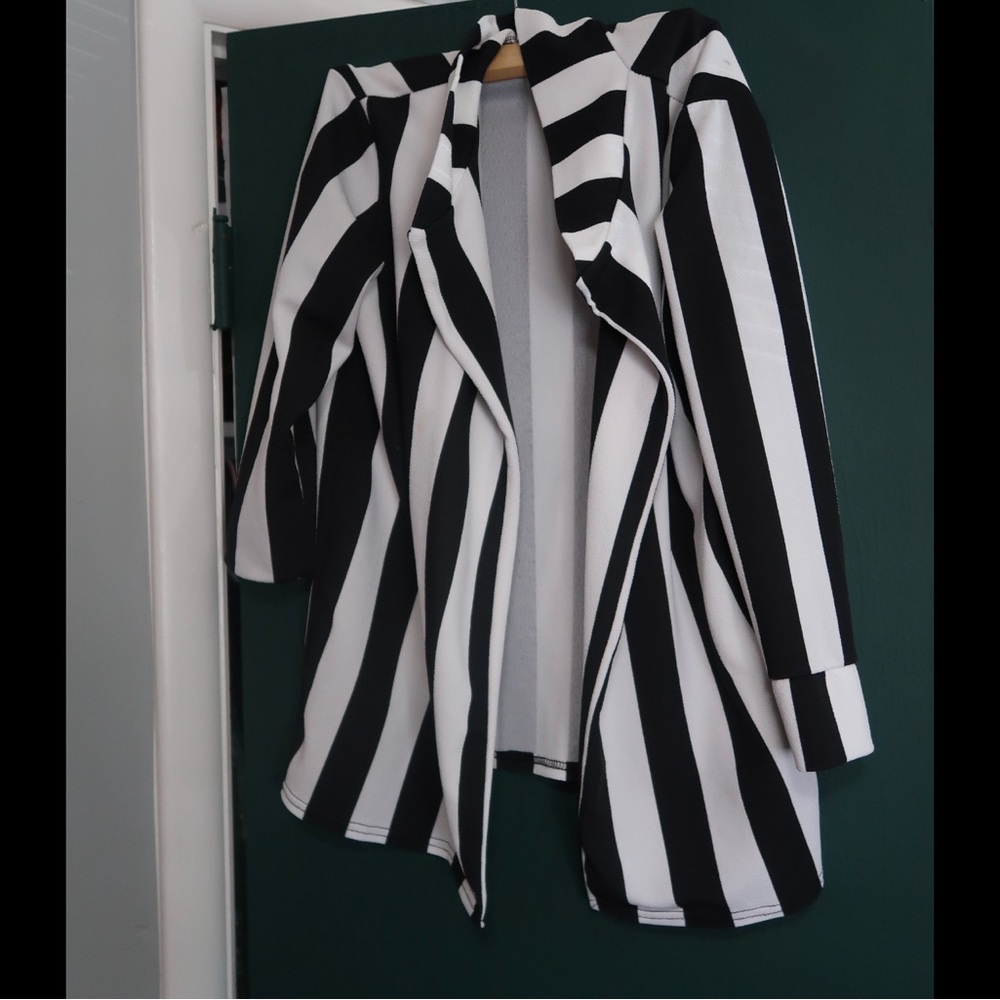Black & white matching set- both pieces